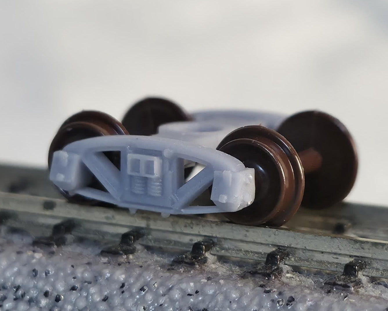 1-pair N scale L-section Andrews Freight Car Trucks w/o couplers and w/ plastic wheels